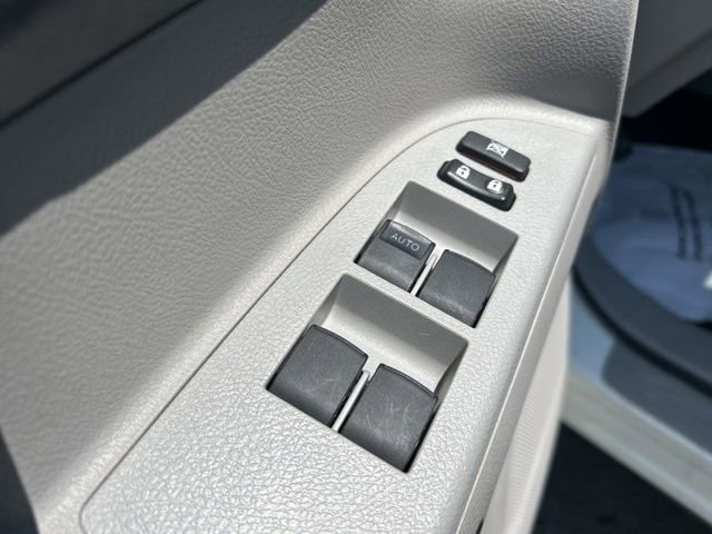 Used 2013 Toyota Highlander SE AWD/4WD image 11