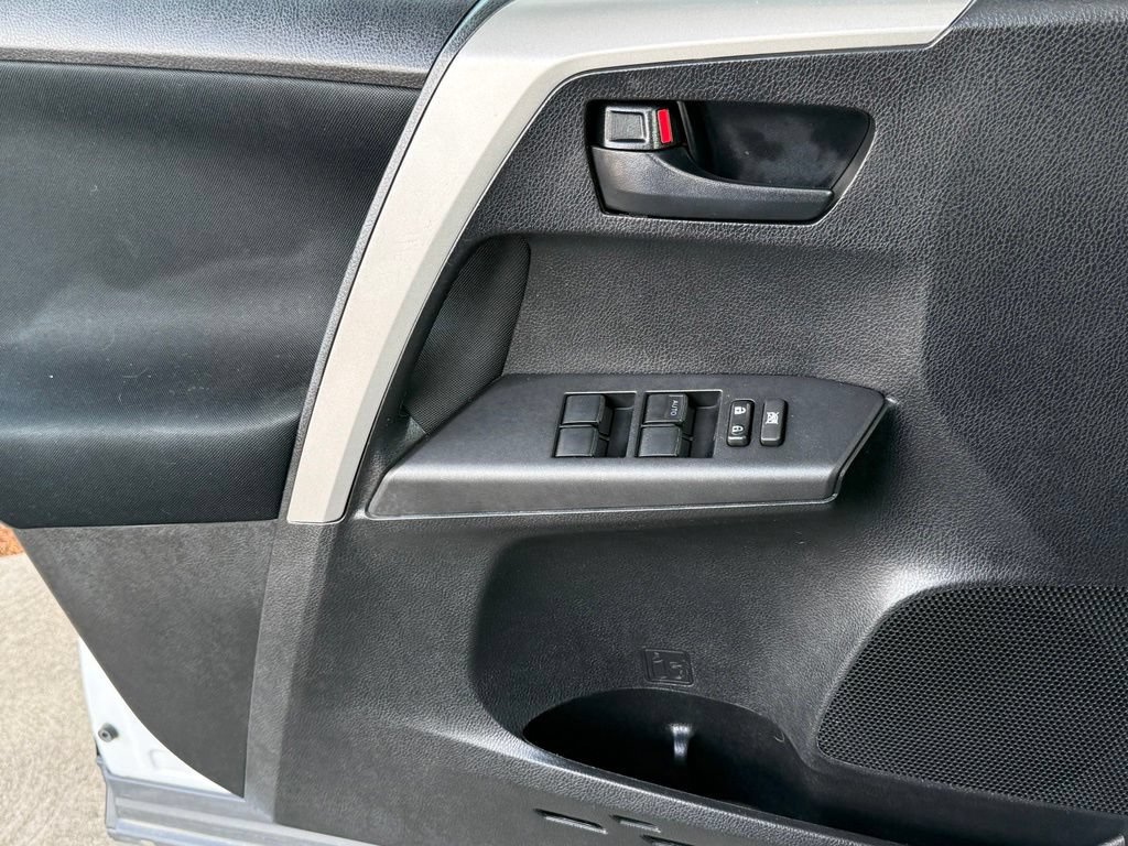 Used 2016 Toyota RAV4 LE AWD/4WD image 27