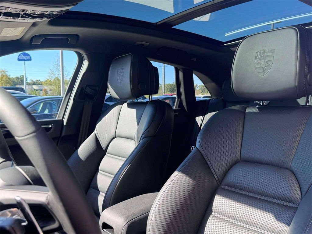 New 2026 Porsche Macan AWD/4WD image 6