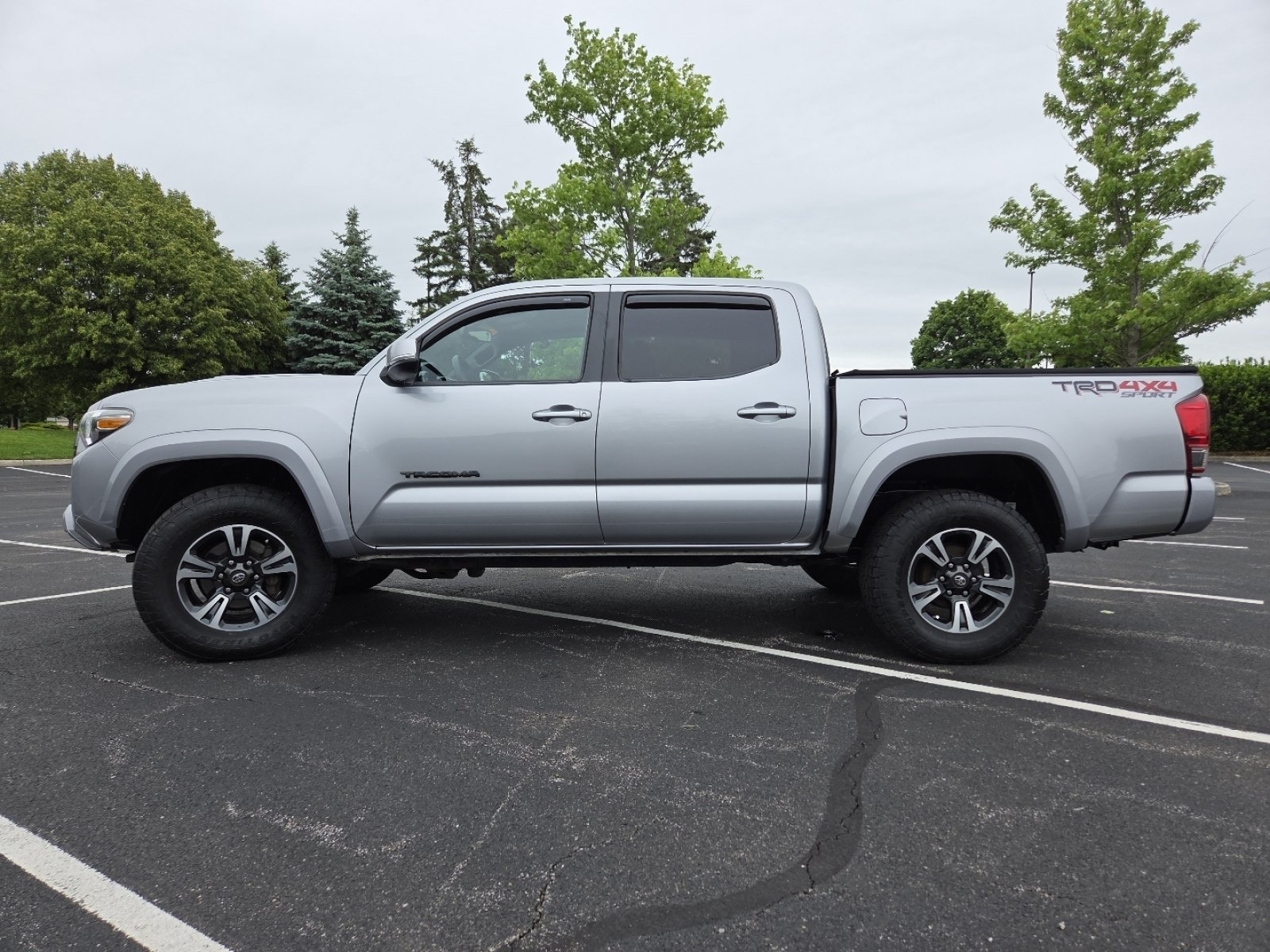 Used 2017 Toyota Tacoma TRD Sport AWD/4WD image 20