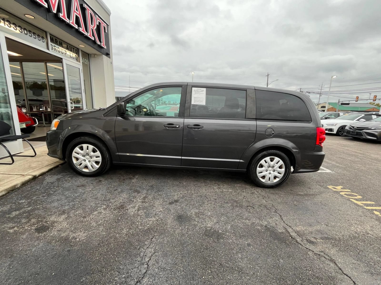 Used 2019 Dodge Grand Caravan SE w/ UConnect Hands-Free Group FWD image 12