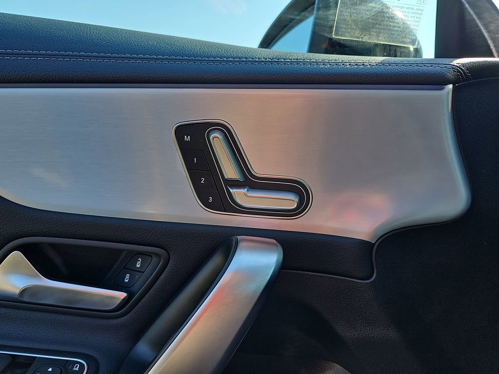Used 2025 Mercedes-Benz CLA 250 image 32