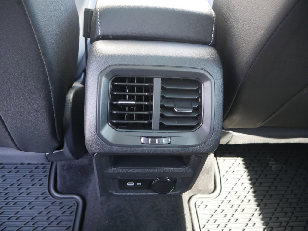 Used 2023 Volkswagen Tiguan SE w/ Panoramic Sunroof Package AWD/4WD image 35