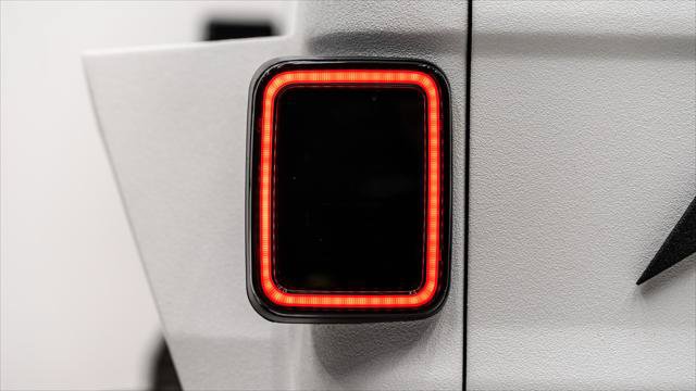 Used 2025 Jeep Gladiator Sport AWD/4WD image 16