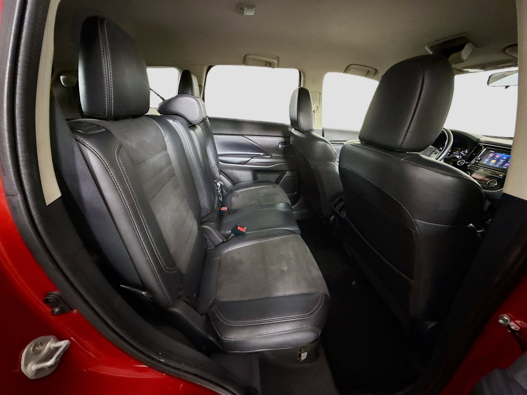 Used 2019 Mitsubishi Outlander SE image 27