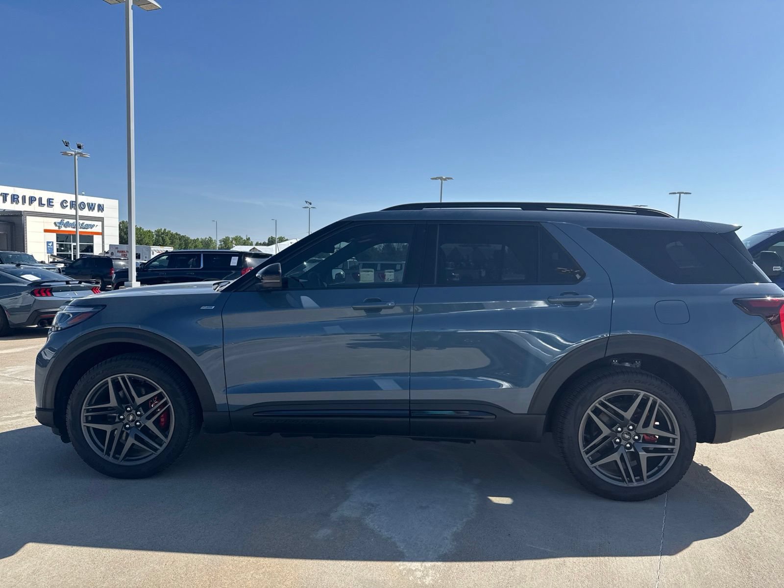 Used 2025 Ford Explorer ST-Line w/ Premium Package AWD/4WD image 6