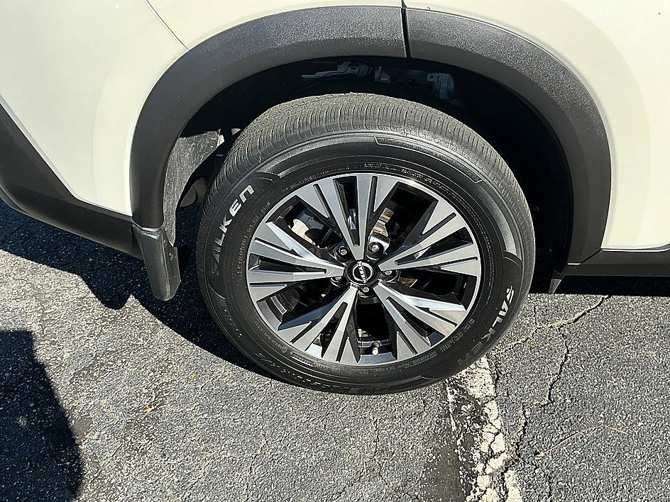 Certified 2023 Nissan Rogue SV image 9