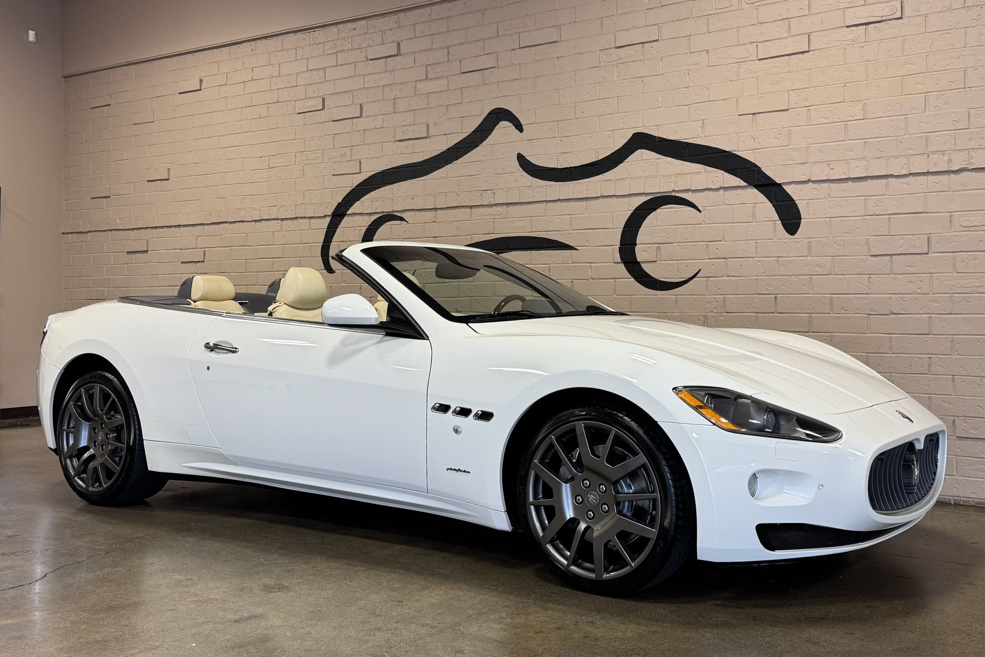 Used 2011 Maserati GranTurismo Convertible RWD image 2