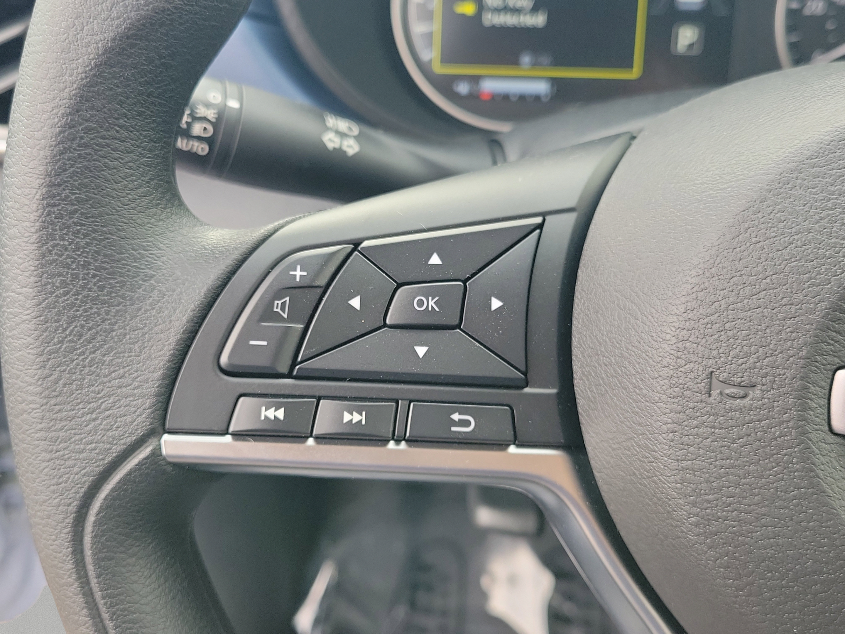 New 2025 Nissan Versa SV w/ Trunk Package FWD image 20