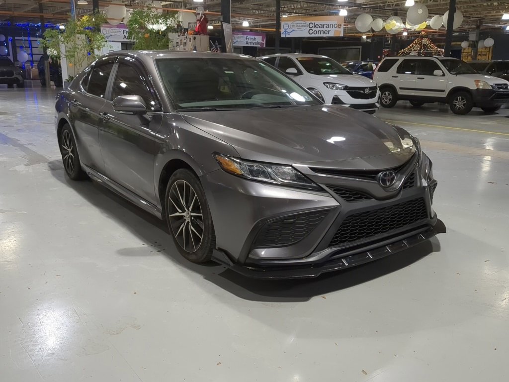 Used 2021 Toyota Camry SE image 4