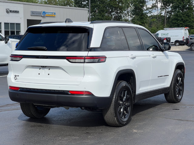 Used 2024 Jeep Grand Cherokee Altitude AWD/4WD image 43