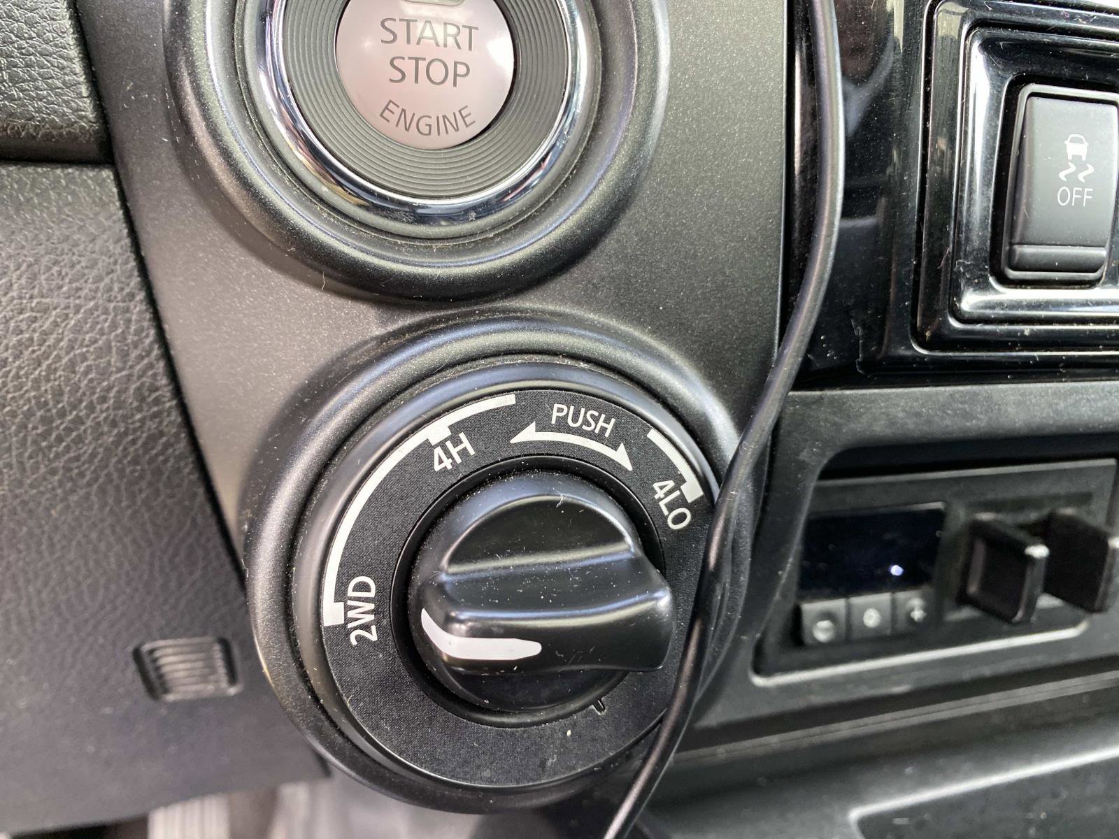 Used 2021 Nissan Titan PRO-4X w/ Pro-4x Convenience Package AWD/4WD image 17