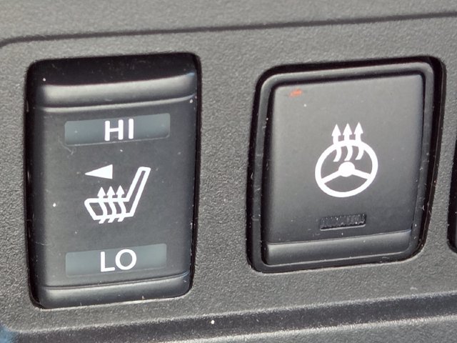 Used 2022 Nissan Frontier PRO-4X AWD/4WD image 6