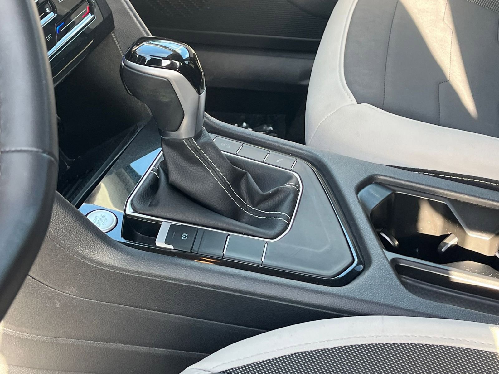 Used 2025 Volkswagen Taos SE image 42