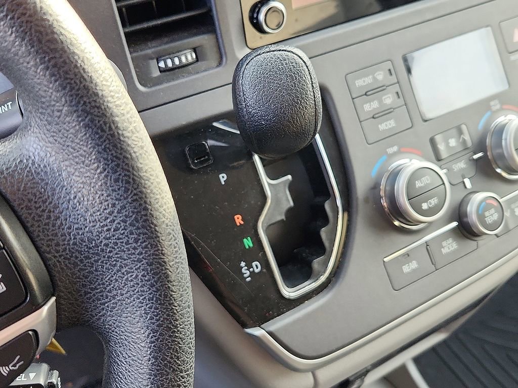 Used 2020 Toyota Sienna L image 16