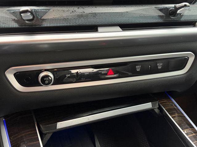 Used 2025 BMW X5 xDrive50e AWD/4WD image 19