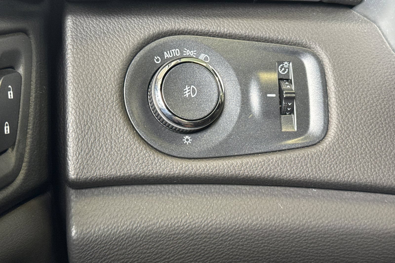 Used 2016 Cadillac SRX Premium AWD/4WD image 38