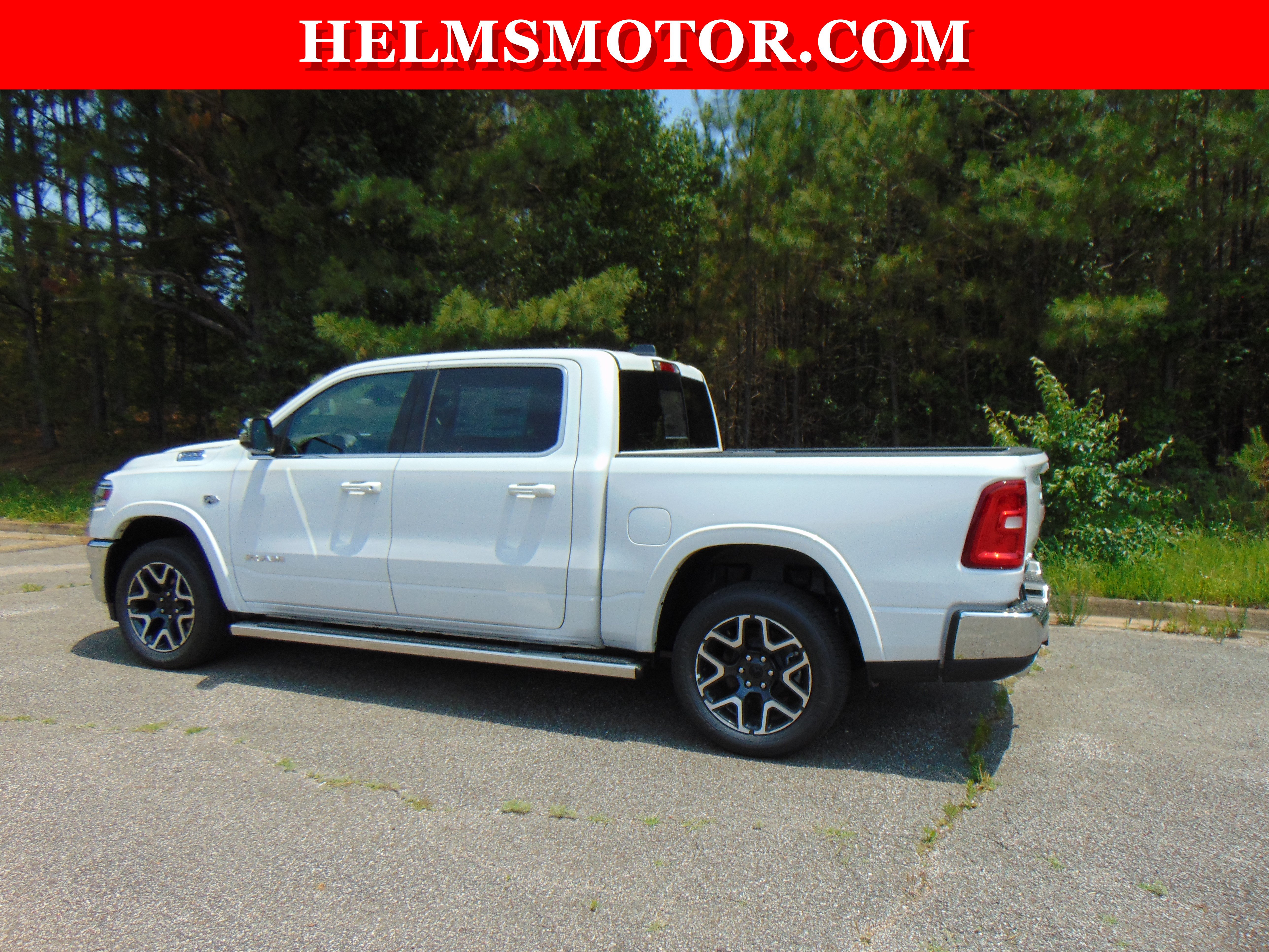 New 2026 RAM 1500 Laramie AWD/4WD image 4
