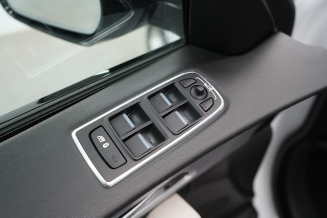Used 2017 Jaguar F-PACE R-Sport AWD/4WD image 10