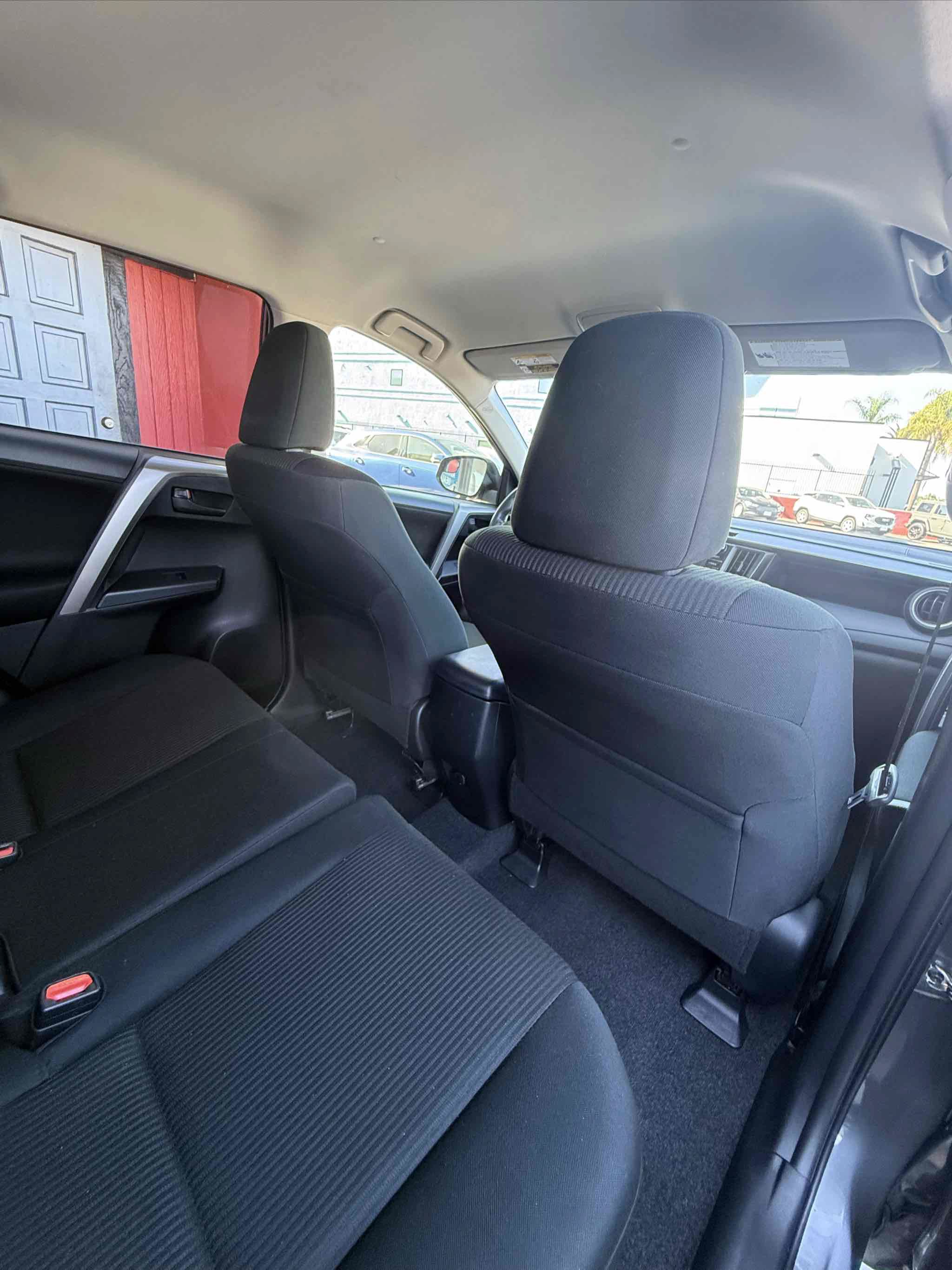 Used 2018 Toyota RAV4 LE w/ All Weather Liner Package FWD image 61