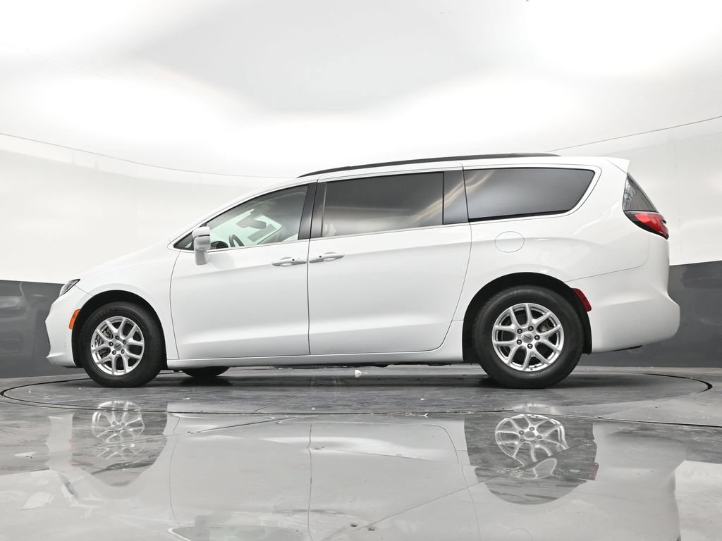 Used 2022 Chrysler Pacifica Touring-L FWD image 21