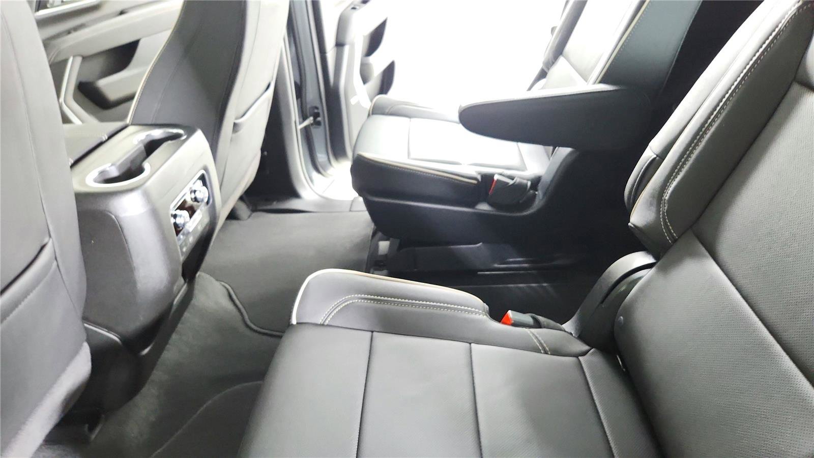 New 2026 GMC Yukon Elevation w/ Elevation Premium Package AWD/4WD image 19