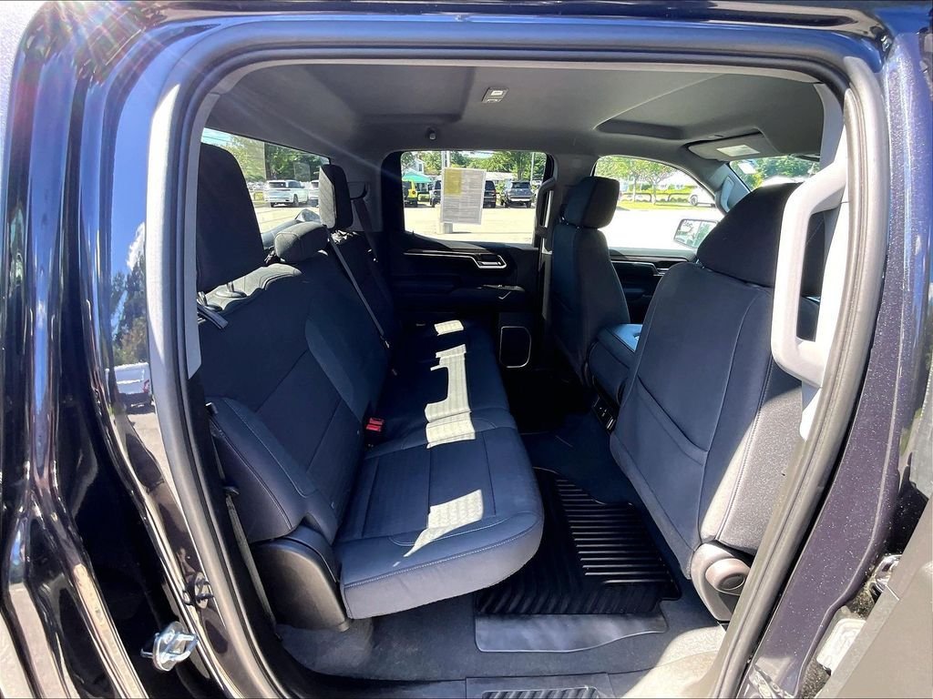 Used 2023 Chevrolet Silverado 1500 LT AWD/4WD image 16