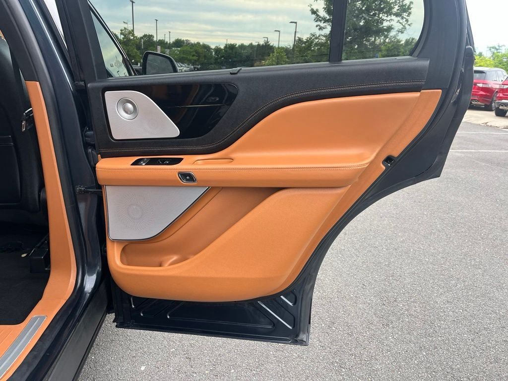 Certified 2022 Lincoln Aviator Black Label w/ Dynamic Handling Package AWD/4WD image 22