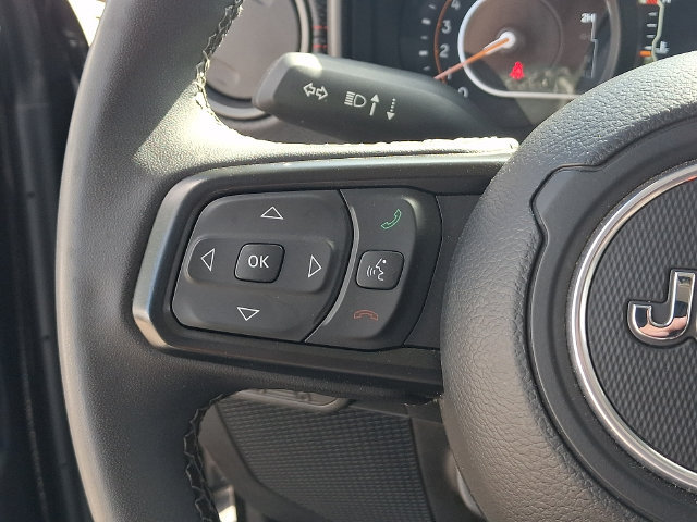 Used 2025 Jeep Wrangler Unlimited Rubicon AWD/4WD image 7