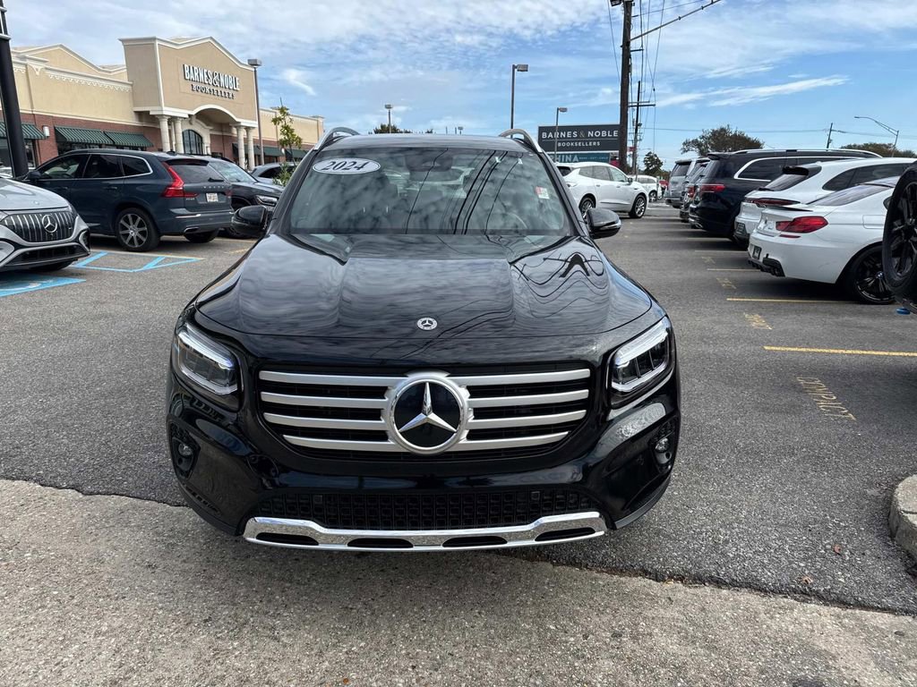 Used 2024 Mercedes-Benz GLB 250 image 2