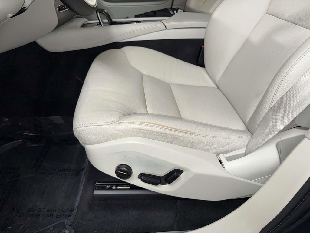 Used 2024 Volvo XC90 B6 Plus image 3