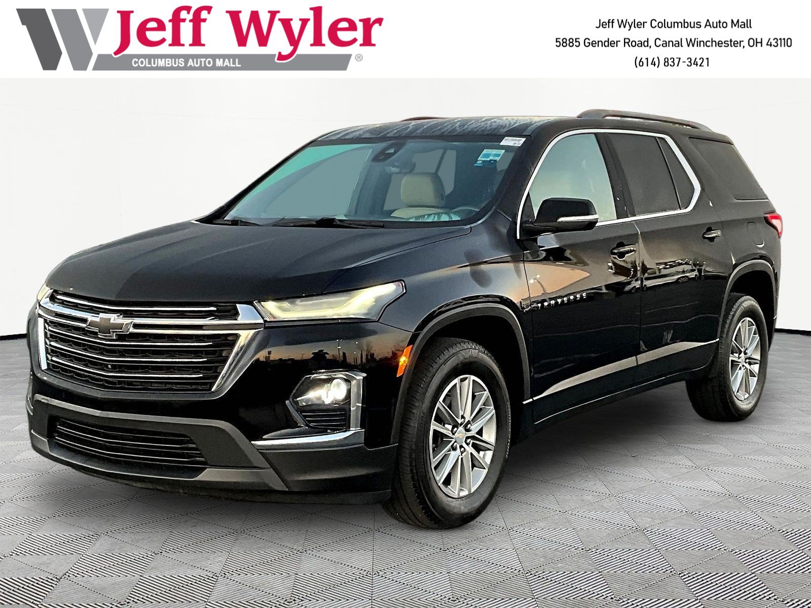 Used 2023 Chevrolet Traverse LT FWD image 1
