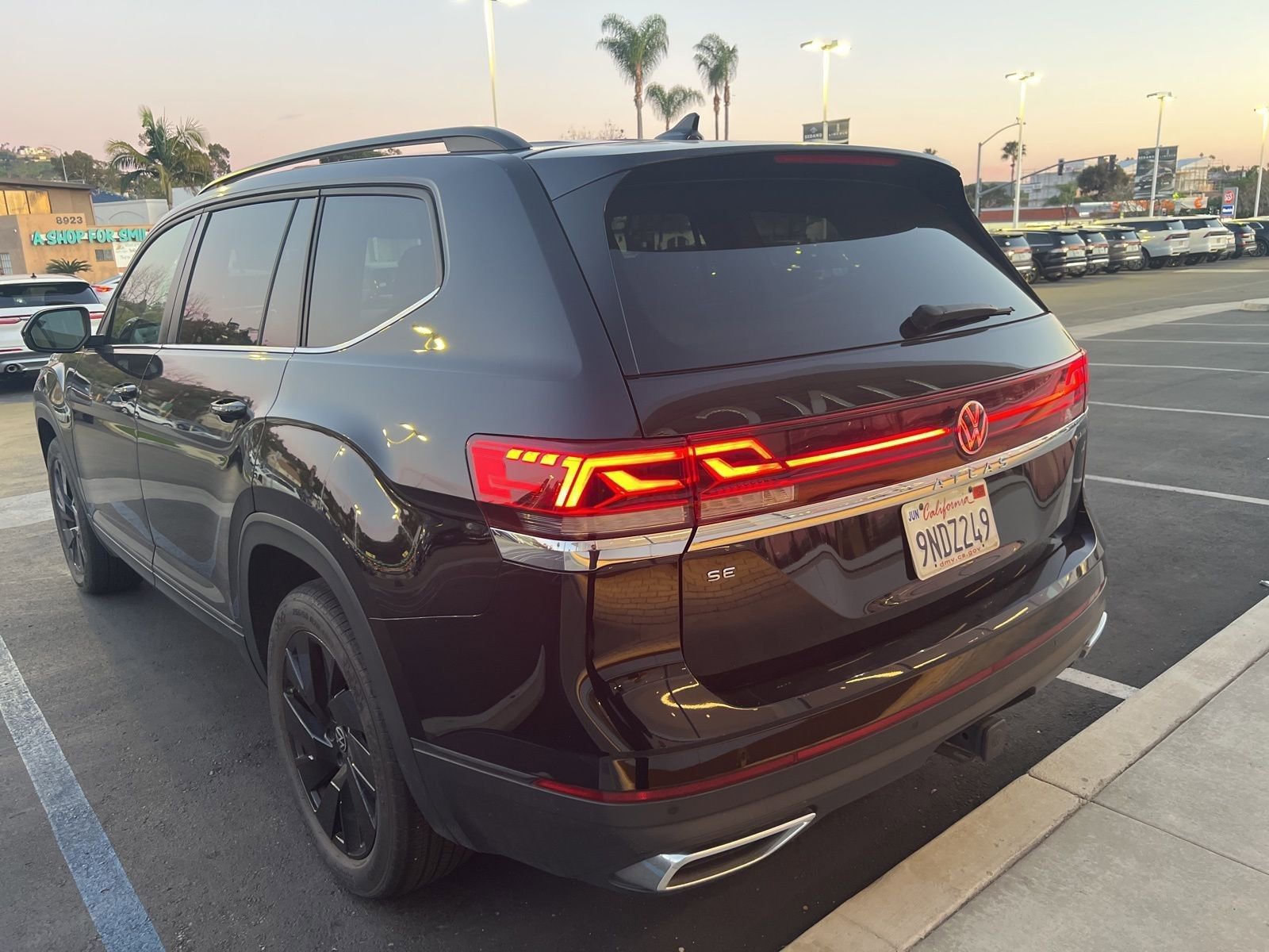 Used 2024 Volkswagen Atlas SE w/ Panoramic Sunroof Package image 8