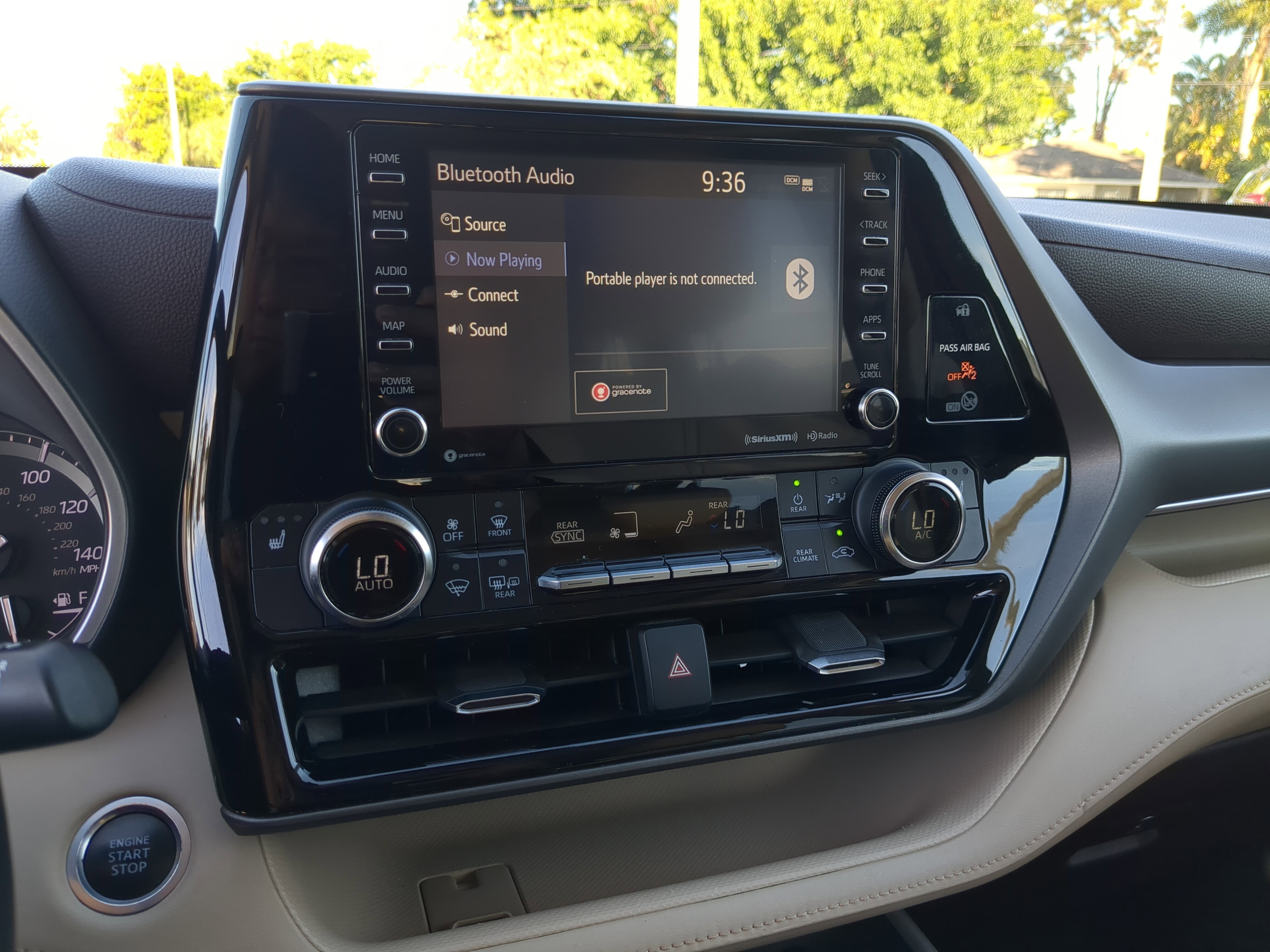 Used 2020 Toyota Highlander XLE image 21