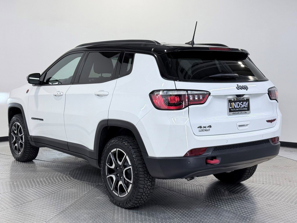 Used 2024 Jeep Compass Trailhawk image 5