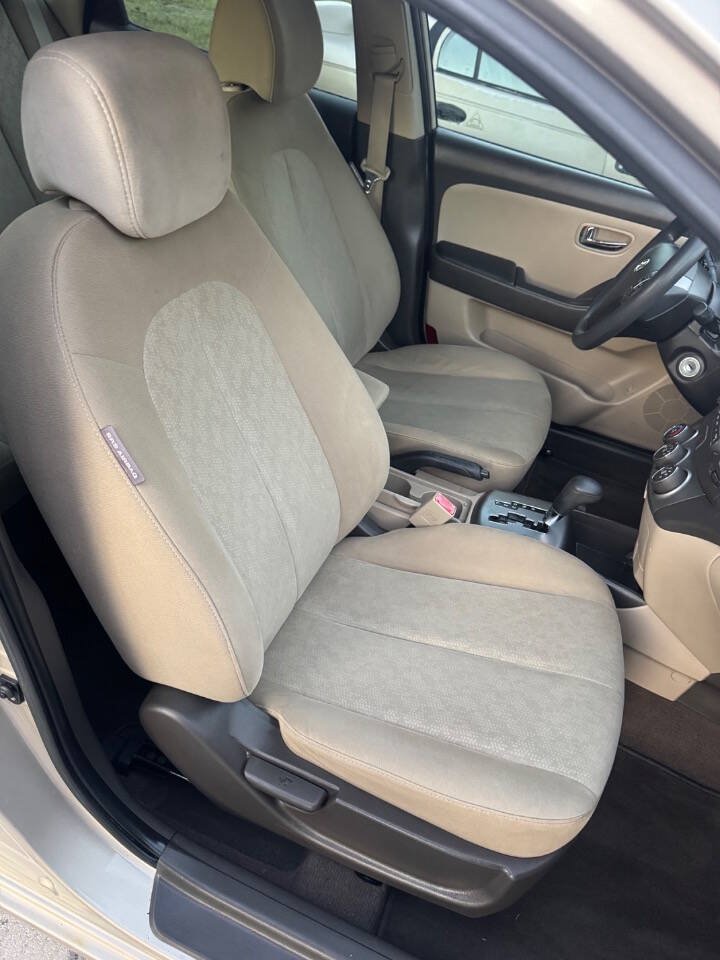 Used 2010 Hyundai Elantra GLS FWD image 13
