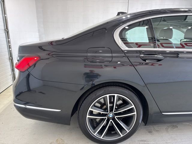 Used 2022 BMW 750i xDrive w/ Luxury Rear Seating Package image 5