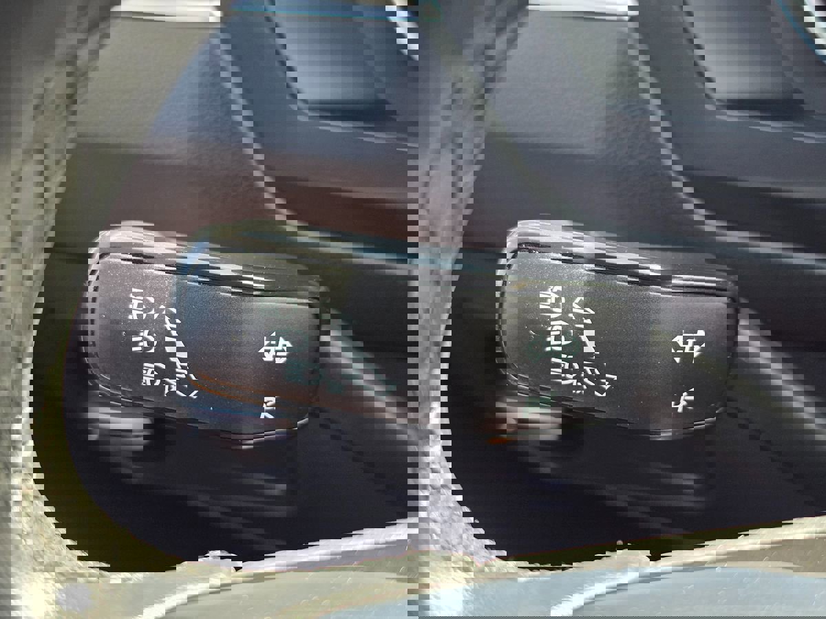 Used 2020 Volkswagen Tiguan SE w/ Panoramic Sunroof Package image 41