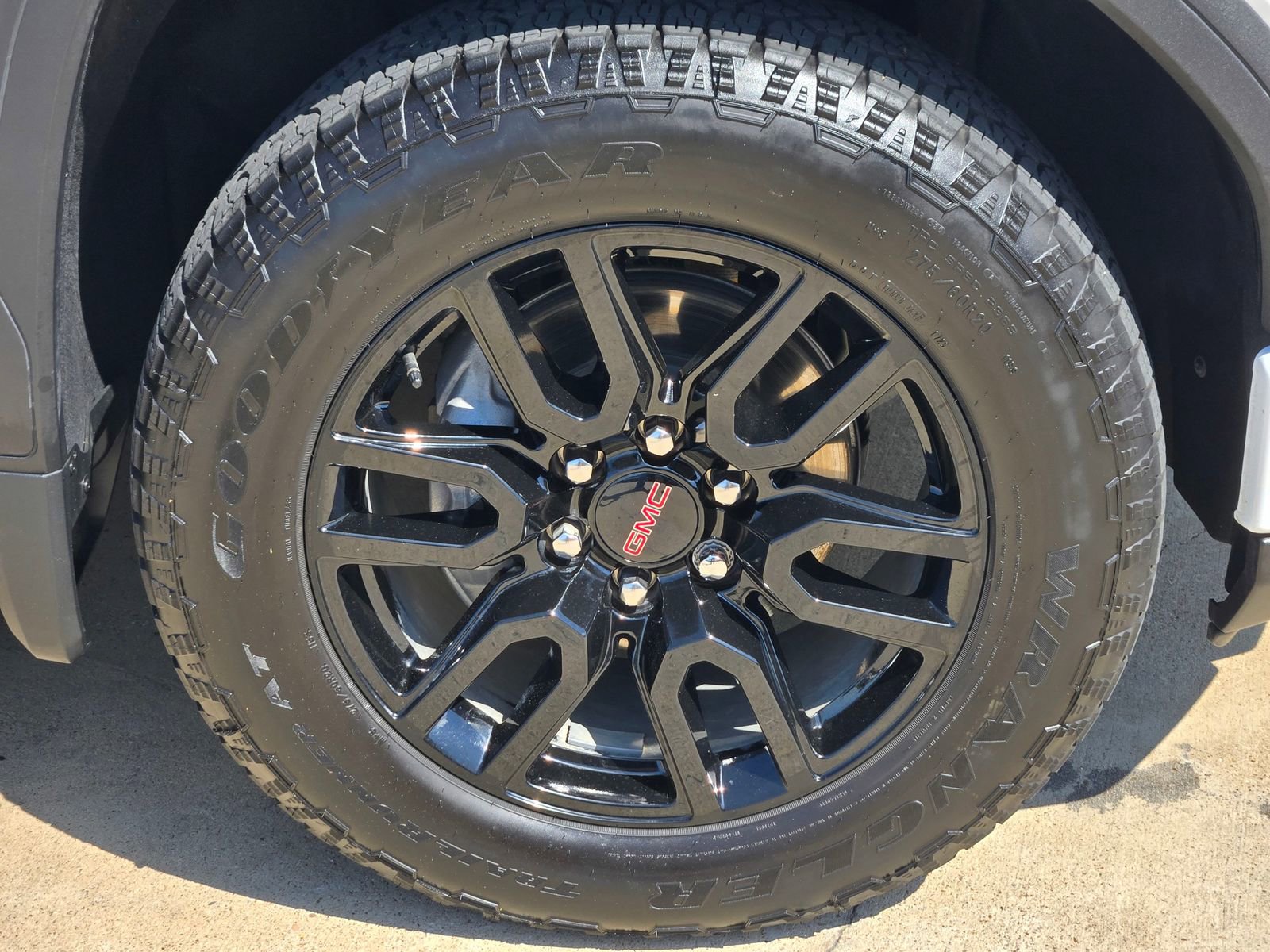 Used 2025 GMC Sierra 1500 Elevation w/ Elevation Premium Package AWD/4WD image 7