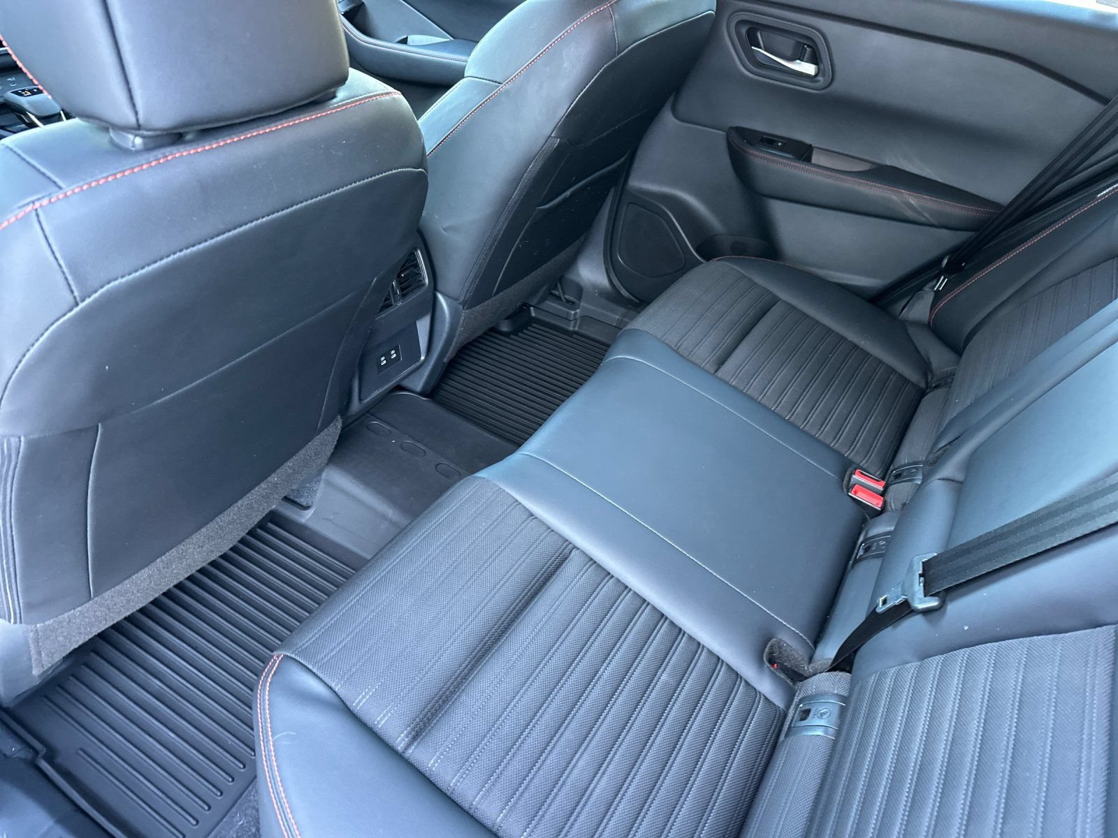 Used 2026 Nissan Rogue SV AWD/4WD image 11