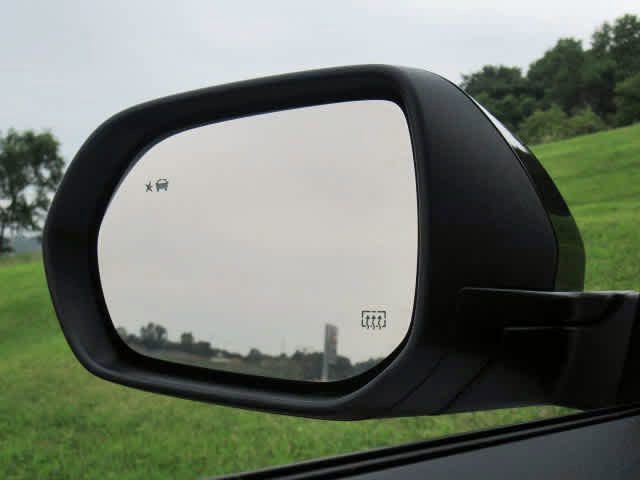 Used 2025 GMC Acadia Elevation image 30