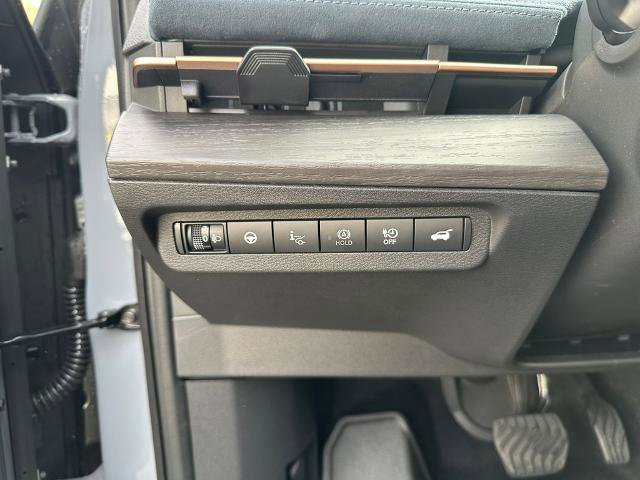 Certified 2025 Nissan Ariya Platinum image 16