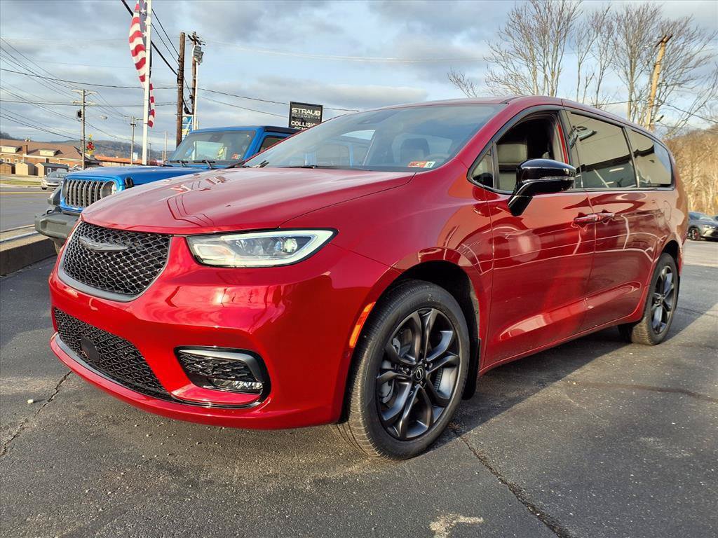 New 2026 Chrysler Pacifica Select AWD/4WD image 2