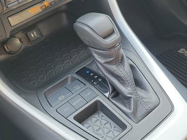 Used 2019 Toyota RAV4 LE image 63