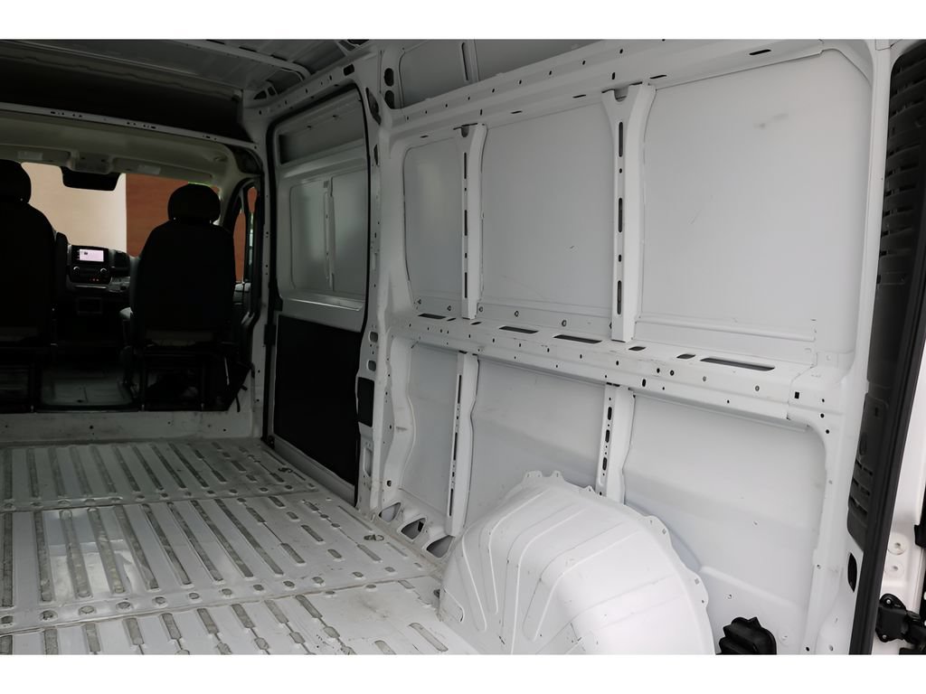 Used 2025 RAM ProMaster 2500 w/ Convenience Group FWD image 17