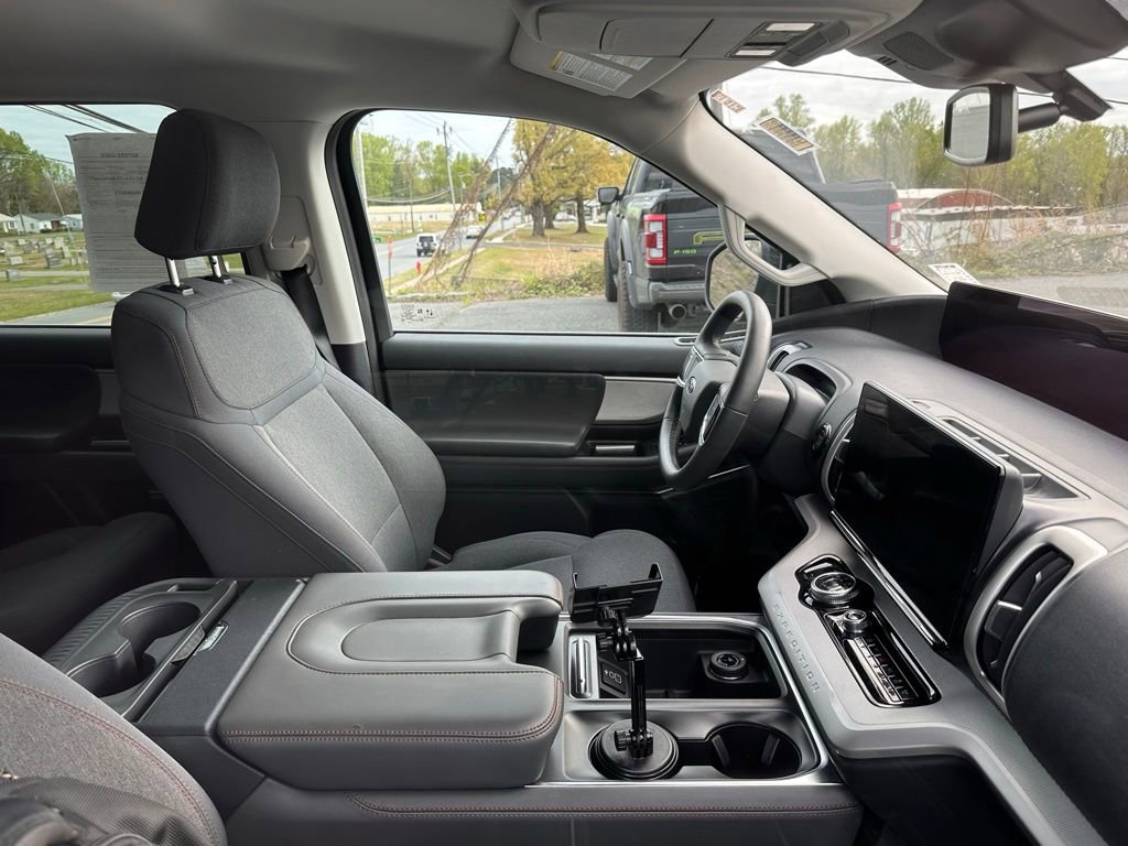 Used 2025 Ford Expedition Active image 4