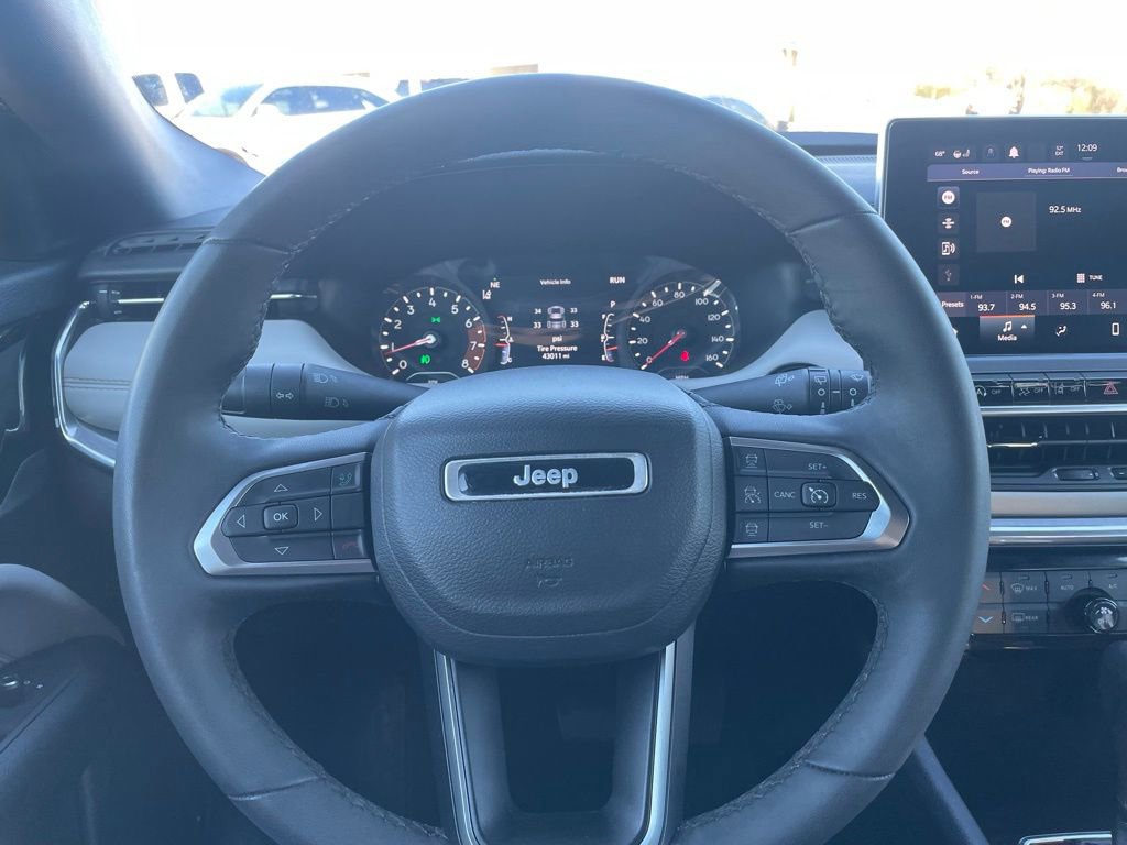 Used 2023 Jeep Compass Limited image 14