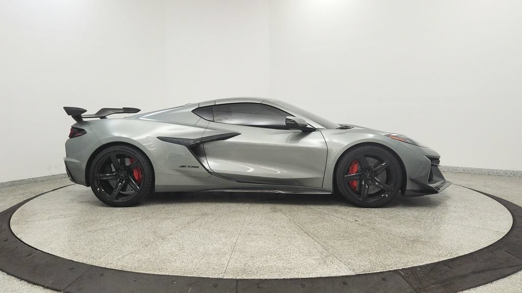 Used 2023 Chevrolet Corvette Z06 w/ Z07 Performance Package RWD image 6