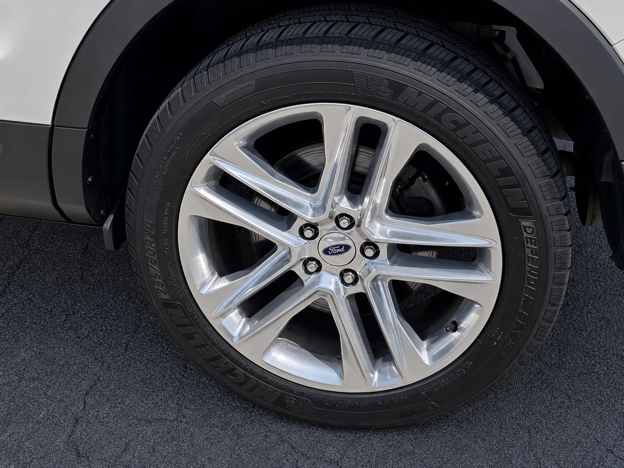 Used 2017 Ford Explorer Limited w/ Equipment Group 301A AWD/4WD image 10