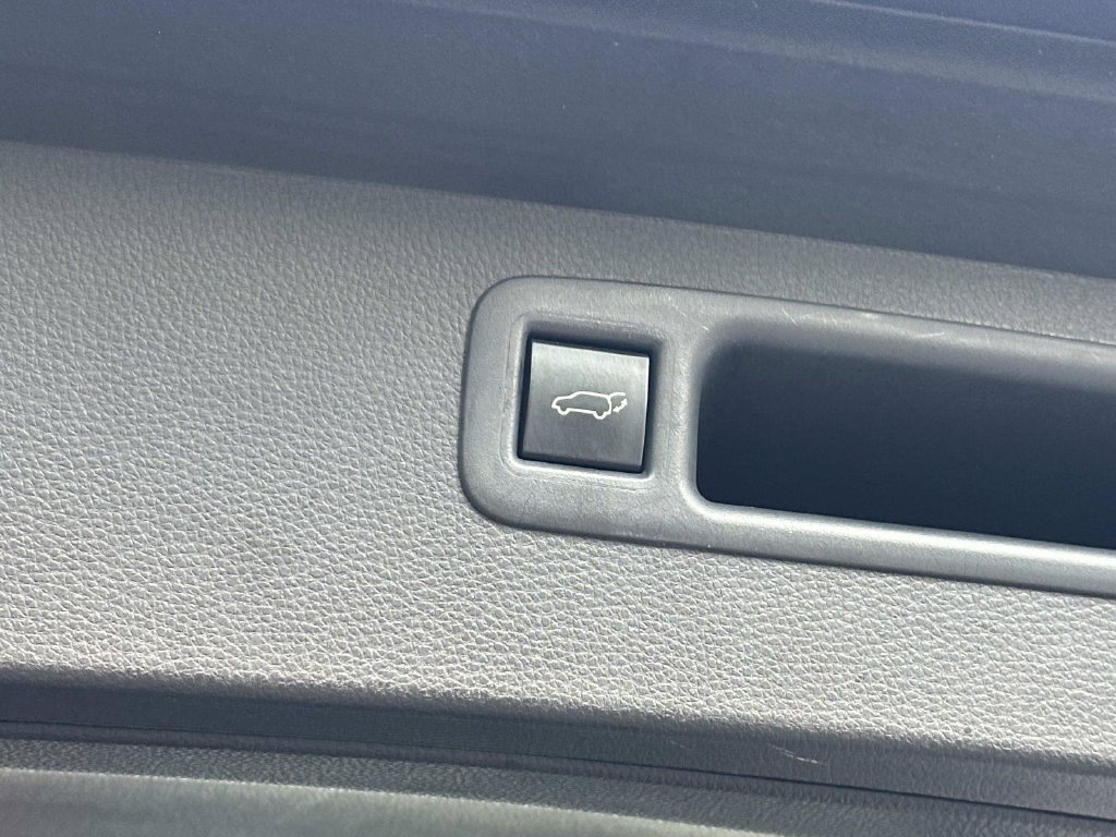 Used 2023 Toyota Highlander XLE FWD image 13